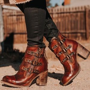 SOLD.     NEW Freebirds Beckett size 7 cognac